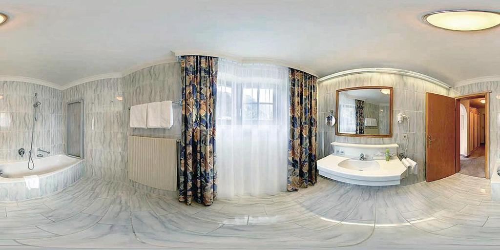 Heart Hotel Sylvia ايشجل الغرفة الصورة